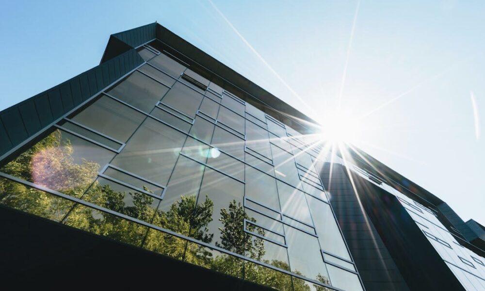 cleaning-green:-sustainable-tech-transforming-the-window-industry